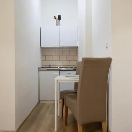 Πανσιόν Kleine Ντέλμενχορστ